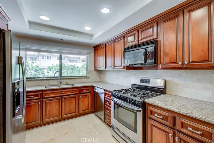 6 Santa Cruz Court, Manhattan Beach, California 90266