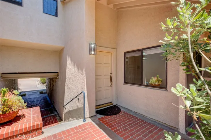 6 Santa Cruz Court, Manhattan Beach, California 90266