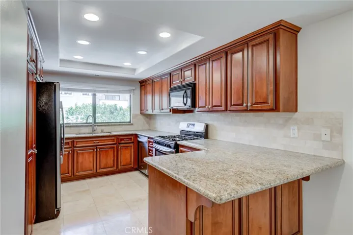 6 Santa Cruz Court, Manhattan Beach, California 90266