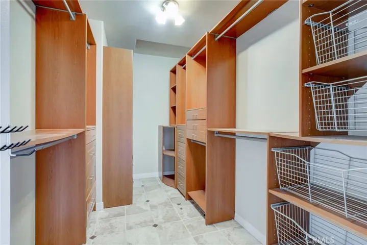 6 Santa Cruz Court, Manhattan Beach, California 90266