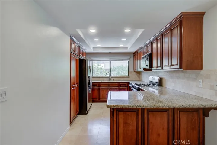 6 Santa Cruz Court, Manhattan Beach, California 90266