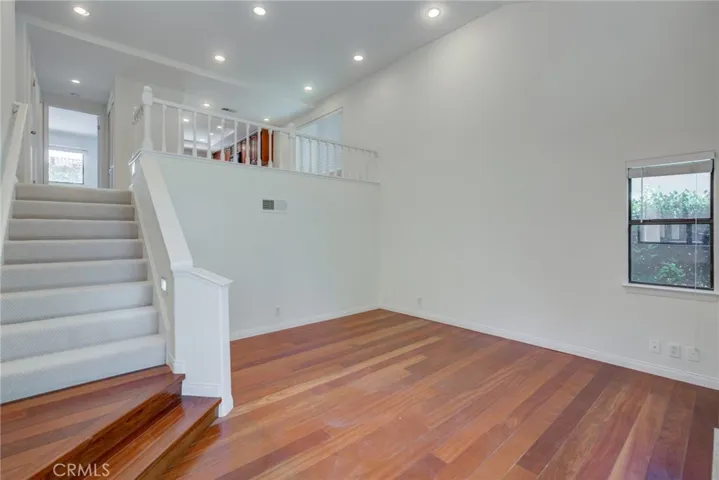 6 Santa Cruz Court, Manhattan Beach, California 90266
