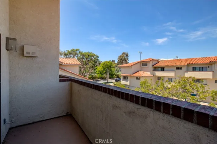6 Santa Cruz Court, Manhattan Beach, California 90266