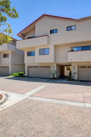 6 Santa Cruz Court, Manhattan Beach, California 90266