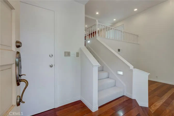 6 Santa Cruz Court, Manhattan Beach, California 90266