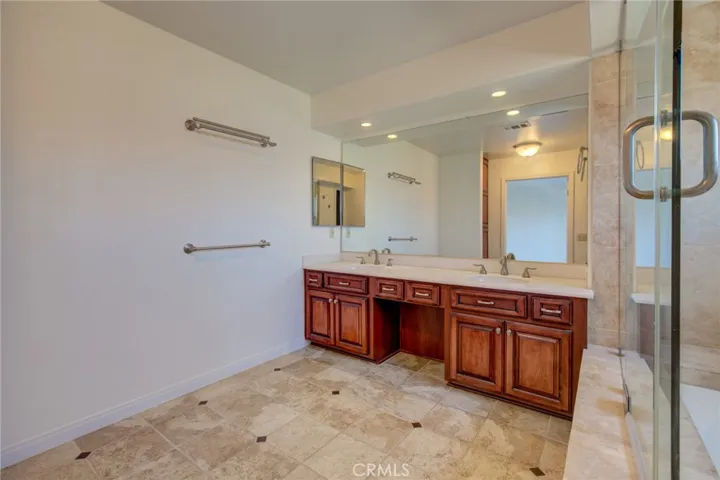 6 Santa Cruz Court, Manhattan Beach, California 90266