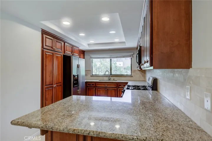 6 Santa Cruz Court, Manhattan Beach, California 90266