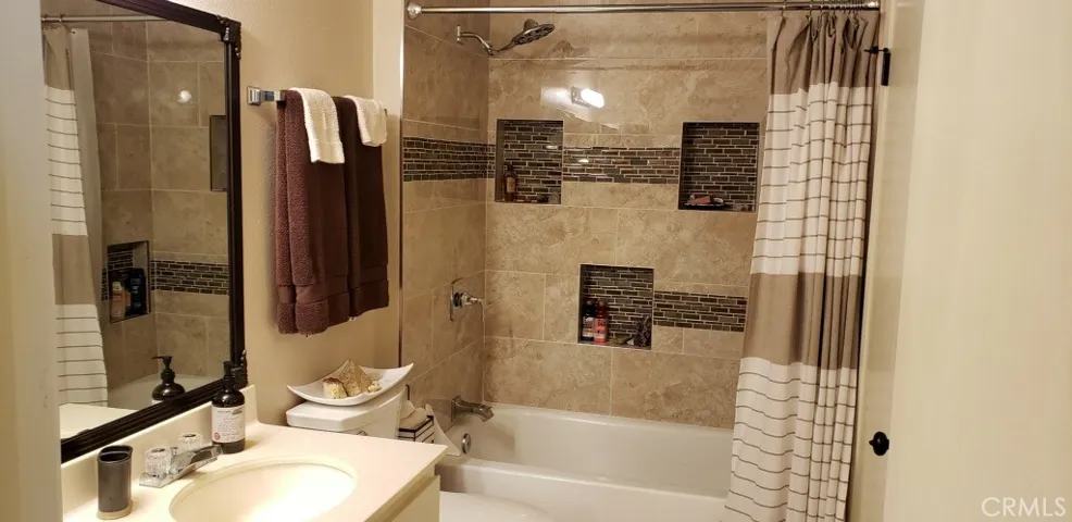 27061 Crossglade Avenue 3, Canyon Country, California 91351