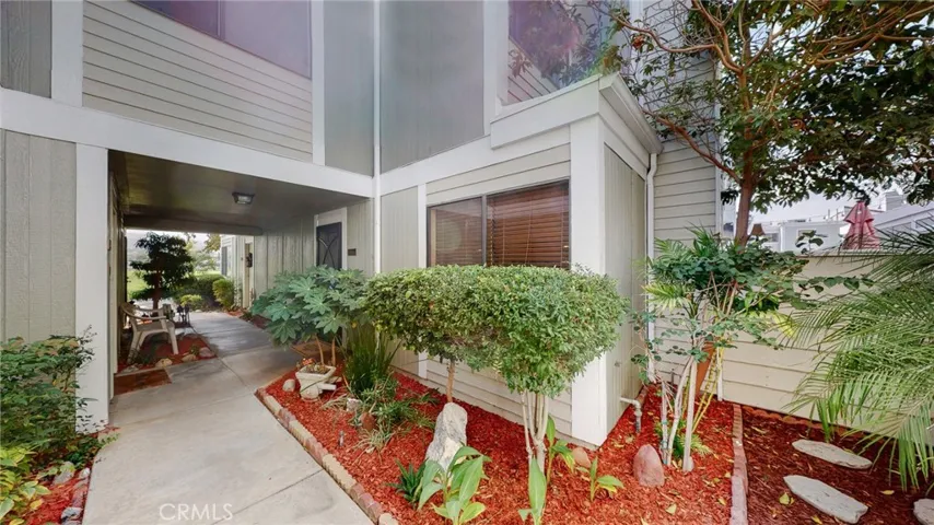 27061 Crossglade Avenue 3, Canyon Country, California 91351
