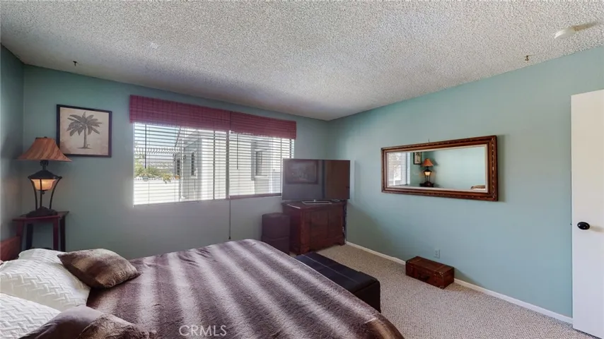27061 Crossglade Avenue 3, Canyon Country, California 91351