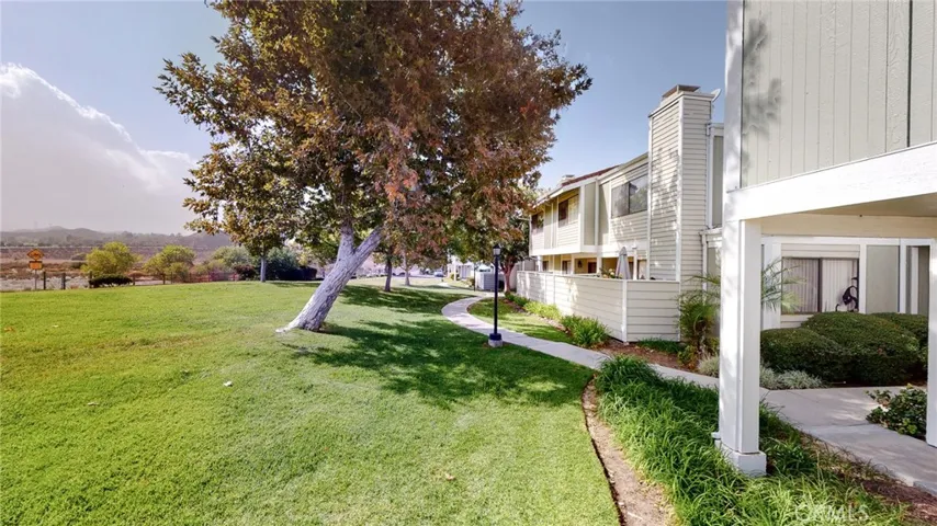 27061 Crossglade Avenue 3, Canyon Country, California 91351