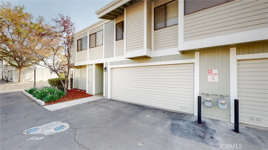 27061 Crossglade Avenue 3, Canyon Country, California 91351