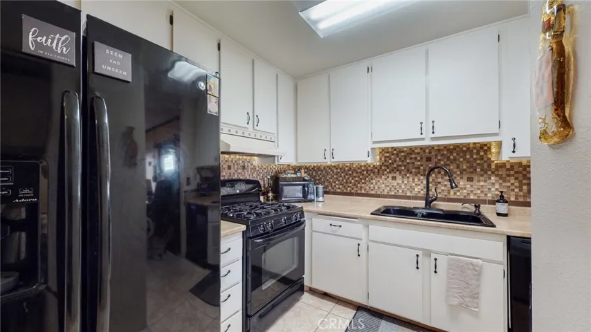 27061 Crossglade Avenue 3, Canyon Country, California 91351