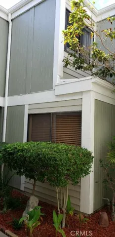 27061 Crossglade Avenue 3, Canyon Country, California 91351