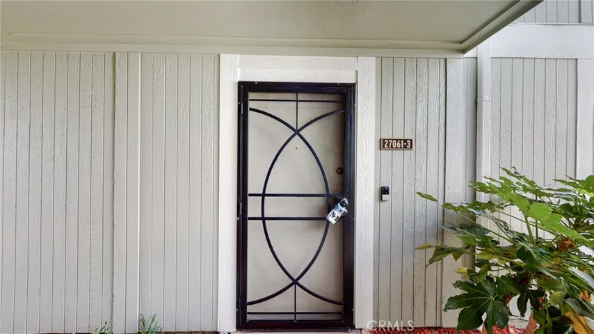 27061 Crossglade Avenue 3, Canyon Country, California 91351