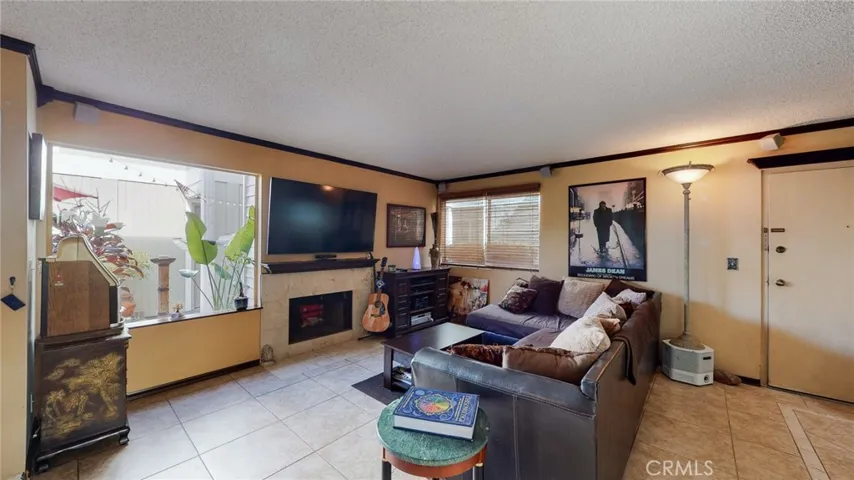 27061 Crossglade Avenue 3, Canyon Country, California 91351