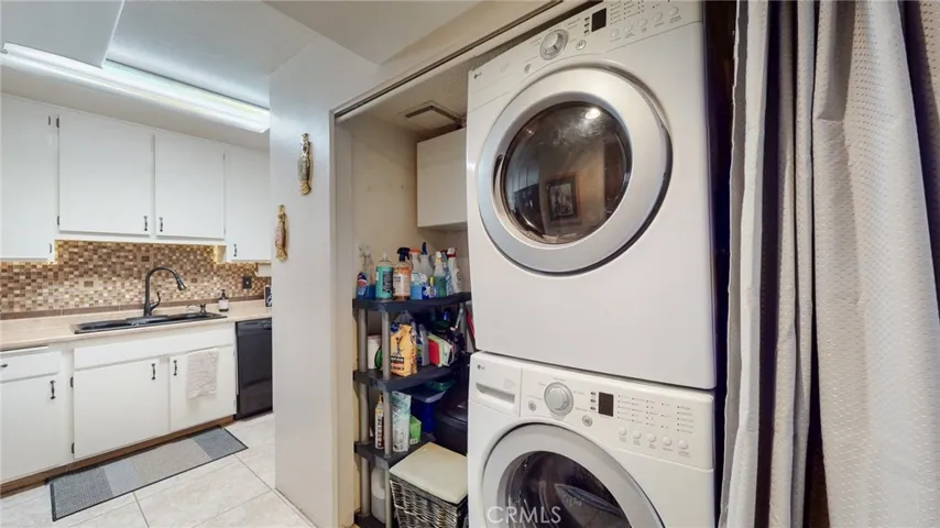 27061 Crossglade Avenue 3, Canyon Country, California 91351
