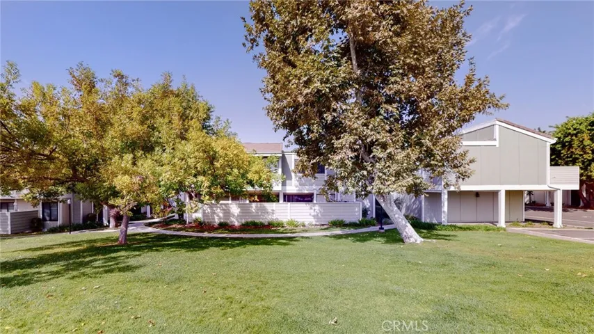 27061 Crossglade Avenue 3, Canyon Country, California 91351