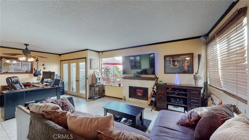 27061 Crossglade Avenue 3, Canyon Country, California 91351