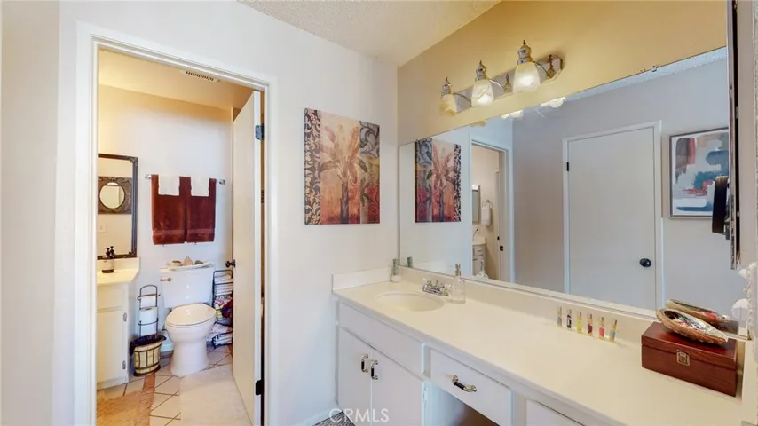 27061 Crossglade Avenue 3, Canyon Country, California 91351