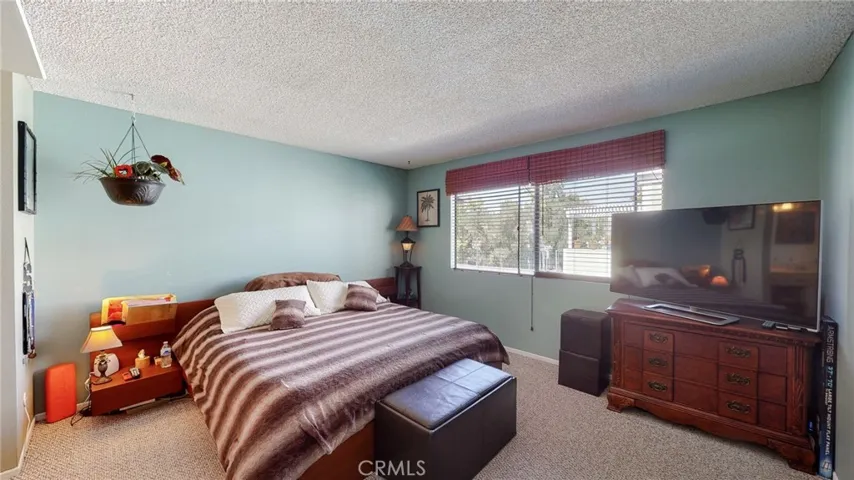 27061 Crossglade Avenue 3, Canyon Country, California 91351
