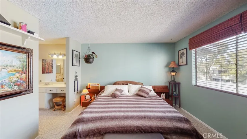 27061 Crossglade Avenue 3, Canyon Country, California 91351