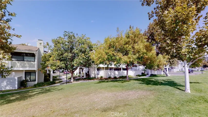 27061 Crossglade Avenue 3, Canyon Country, California 91351