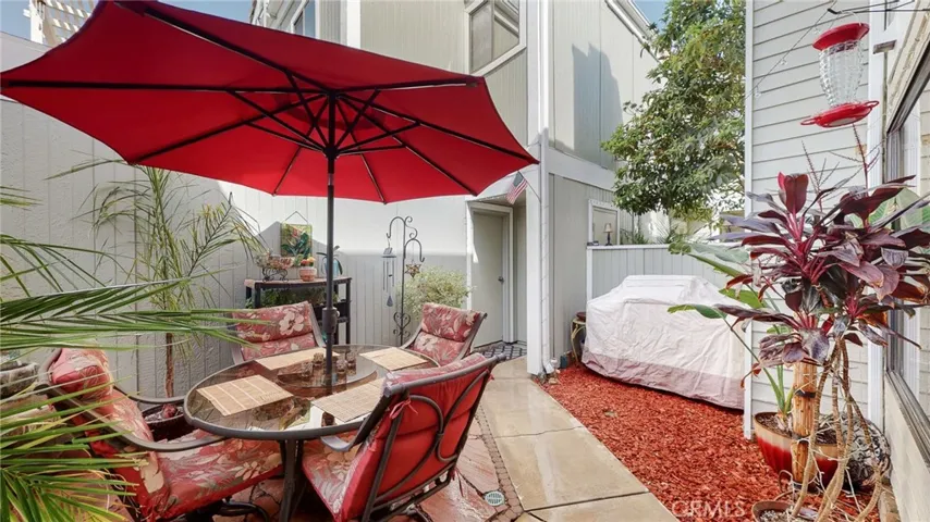 27061 Crossglade Avenue 3, Canyon Country, California 91351