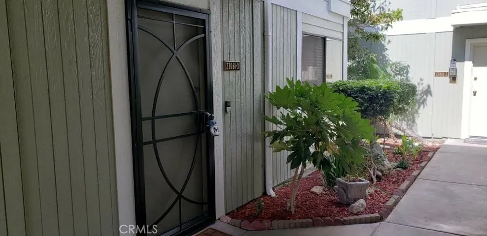 27061 Crossglade Avenue 3, Canyon Country, California 91351
