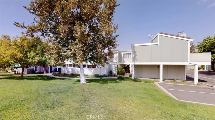 27061 Crossglade Avenue 3, Canyon Country, California 91351