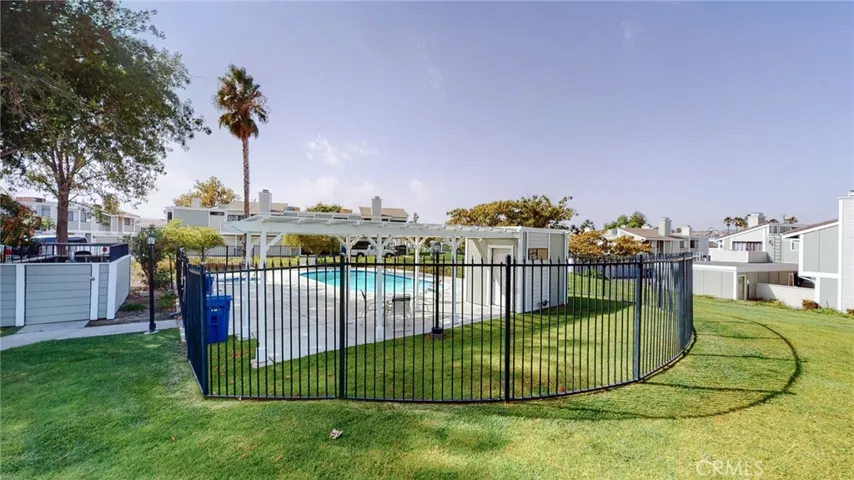 27061 Crossglade Avenue 3, Canyon Country, California 91351