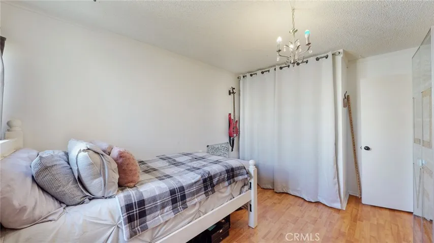 27061 Crossglade Avenue 3, Canyon Country, California 91351