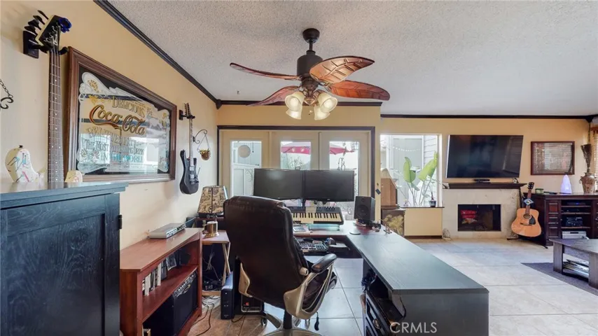 27061 Crossglade Avenue 3, Canyon Country, California 91351