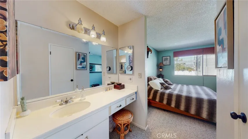 27061 Crossglade Avenue 3, Canyon Country, California 91351