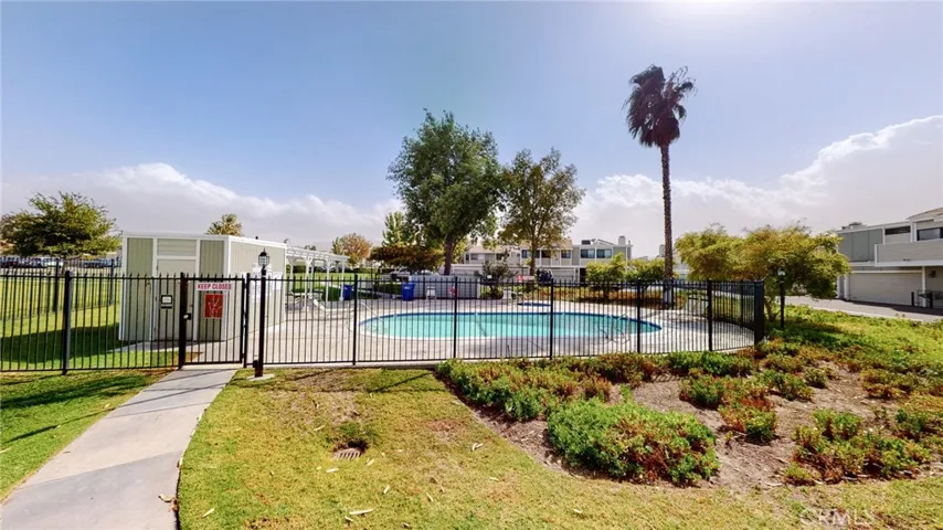 27061 Crossglade Avenue 3, Canyon Country, California 91351