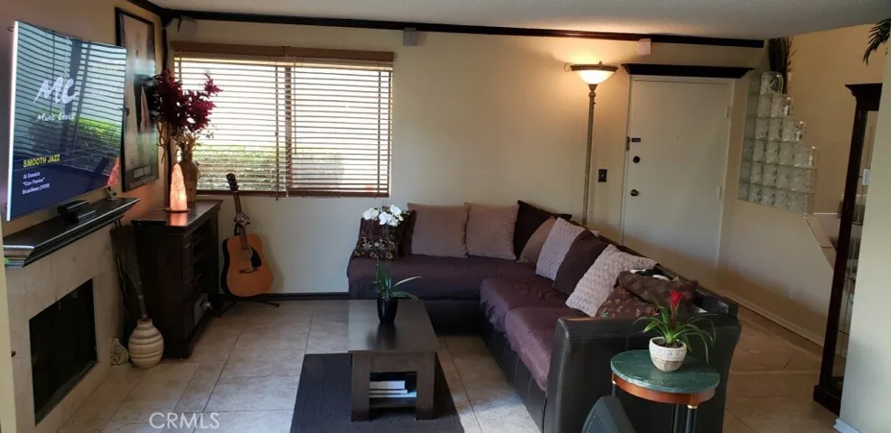 27061 Crossglade Avenue 3, Canyon Country, California 91351