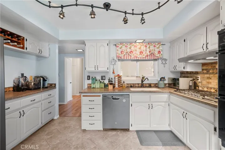 16104 Bahama, North Hills, California 91343