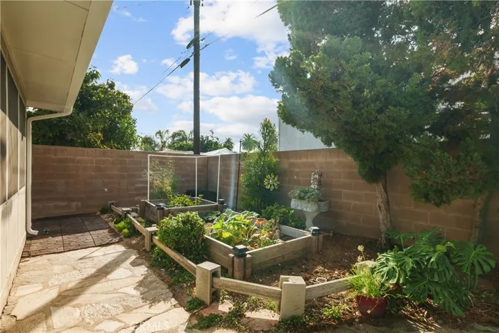 16104 Bahama, North Hills, California 91343
