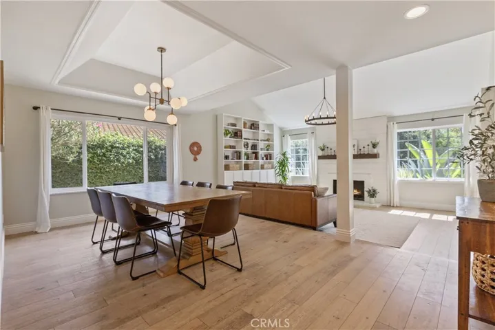 Living Room & Dinning Area