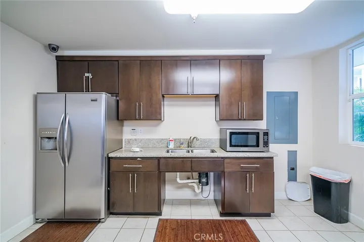 10878 Bloomfield Street 204, Toluca Lake, California 91602