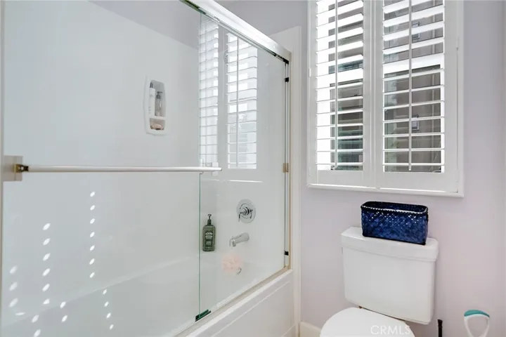 10878 Bloomfield Street 204, Toluca Lake, California 91602