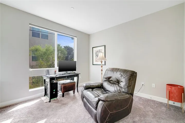 10878 Bloomfield Street 204, Toluca Lake, California 91602