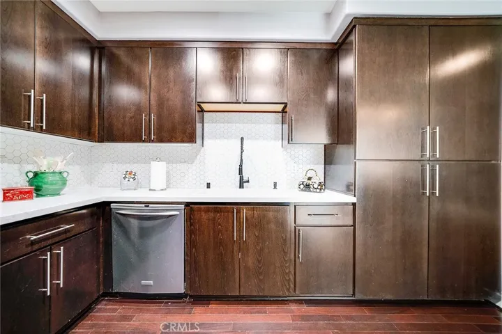 10878 Bloomfield Street 204, Toluca Lake, California 91602