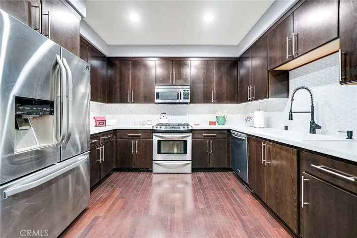 10878 Bloomfield Street 204, Toluca Lake, California 91602