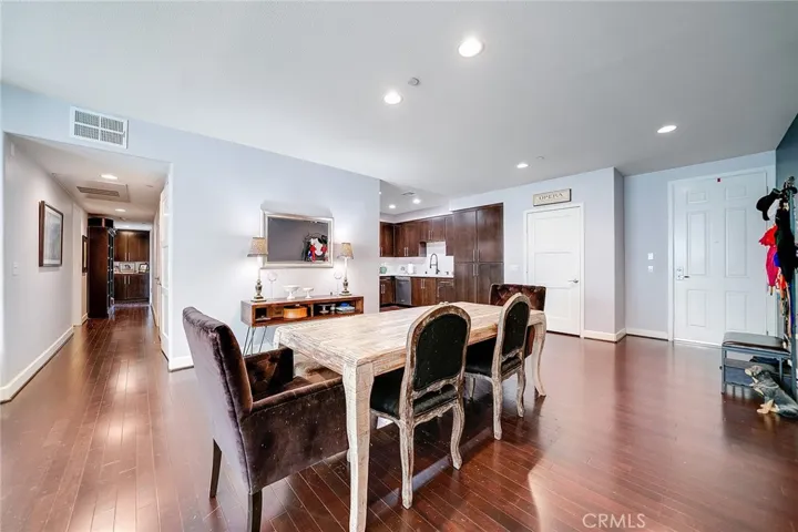 10878 Bloomfield Street 204, Toluca Lake, California 91602