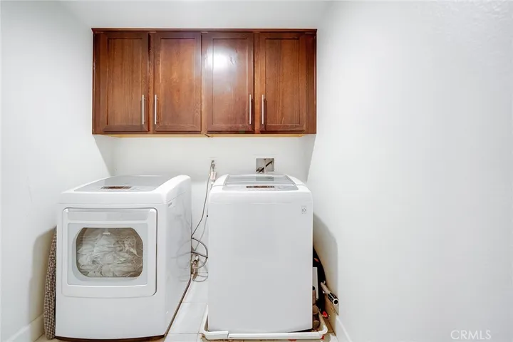 10878 Bloomfield Street 204, Toluca Lake, California 91602