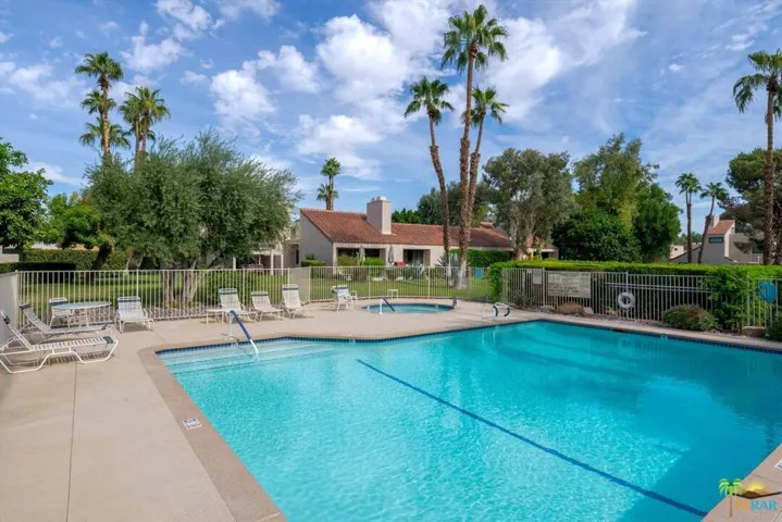 Pool/spa steps away!