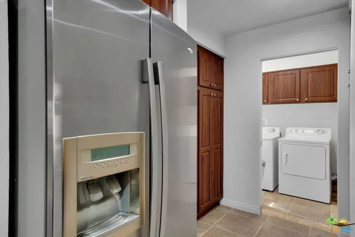 Stainless appliances.