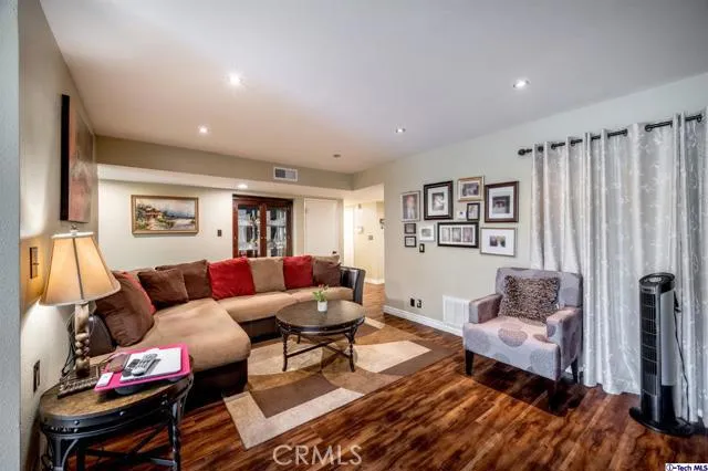 1166 Rosedale Avenue 104, Glendale, California 91201