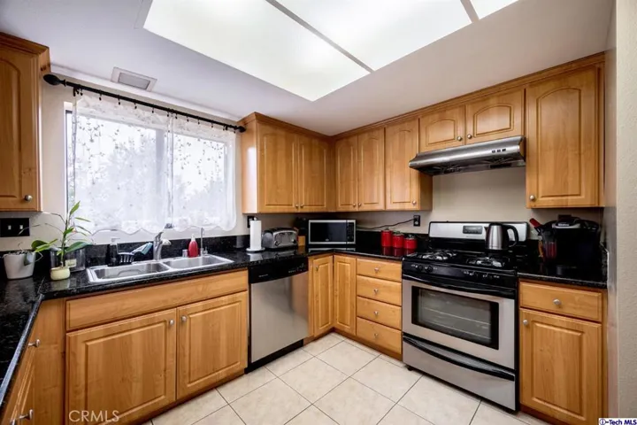 1166 Rosedale Avenue 104, Glendale, California 91201